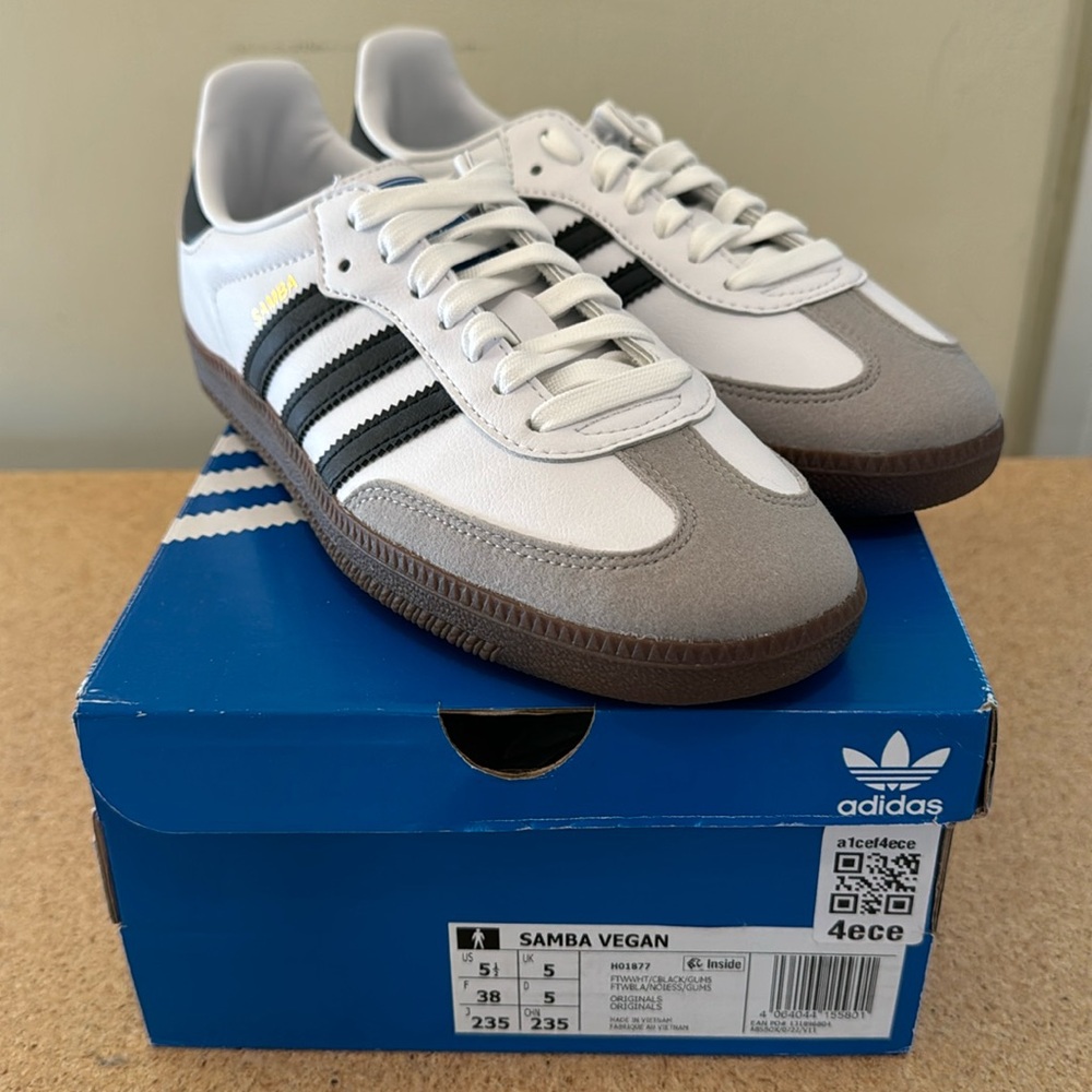 Vegan Sambas Women’s 6.5/Men’s 5.5